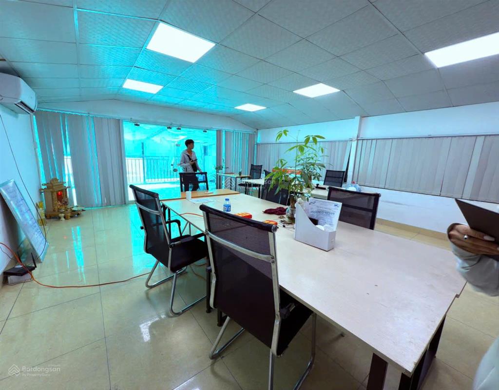 Cho thuê văn phòng 60m giá 11tr. phố bạch mai. tòa nhà vp, có hầm để xe, thang máy, bảo vệ