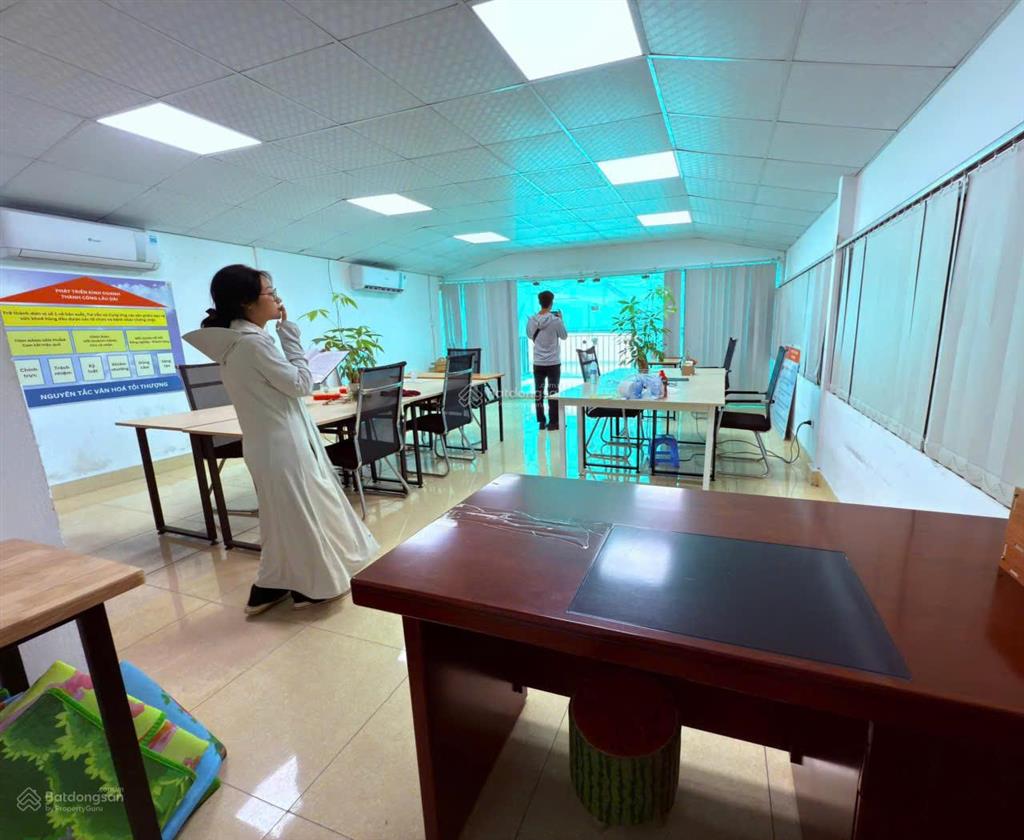 Cho thuê văn phòng 60m giá 11tr. phố bạch mai. tòa nhà vp, có hầm để xe, thang máy, bảo vệ