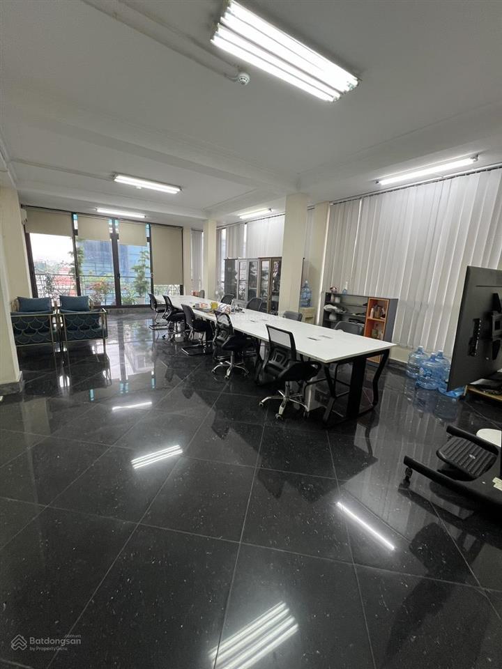 Cho thuê văn phòng 60m giá 13tr. phố trần xuân soạn. có chỗ để ô tô, xe máy. làm spa, gym, lớp học