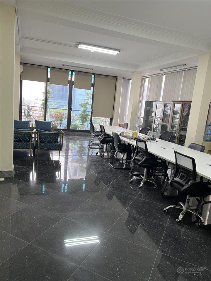 Cho thuê văn phòng 60m giá 13tr. phố trần xuân soạn. có chỗ để ô tô, xe máy. làm spa, gym, lớp học