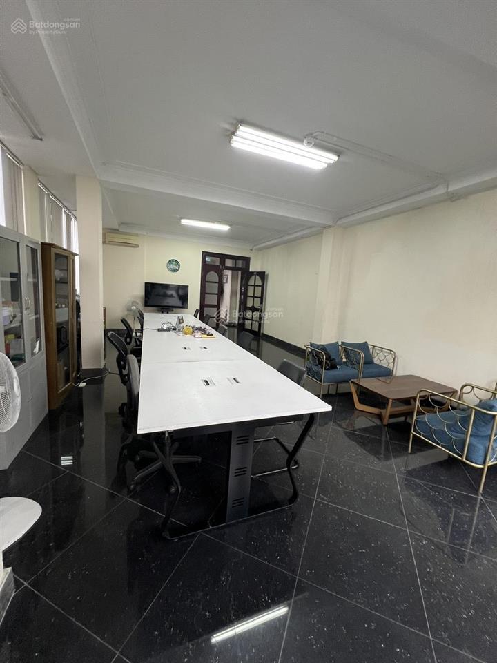 Cho thuê văn phòng 60m giá 13tr. phố trần xuân soạn. có chỗ để ô tô, xe máy. làm spa, gym, lớp học
