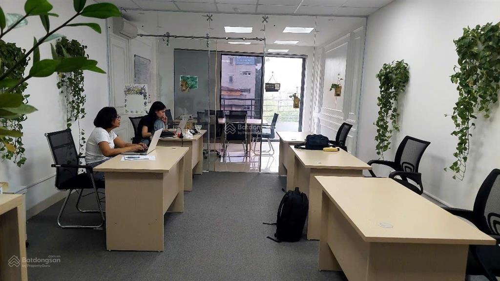 Cho thuê văn phòng 60m giá 13tr. phố trần xuân soạn. có chỗ để ô tô, xe máy. làm spa, gym, lớp học