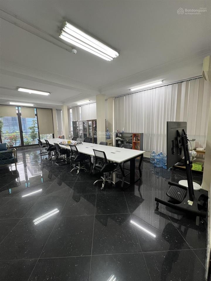 Cho thuê văn phòng 60m giá 13tr. phố trần xuân soạn. có chỗ để ô tô, xe máy. làm spa, gym, lớp học
