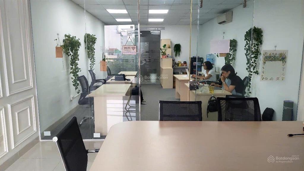 Cho thuê văn phòng 60m giá 13tr. phố trần xuân soạn. có chỗ để ô tô, xe máy. làm spa, gym, lớp học