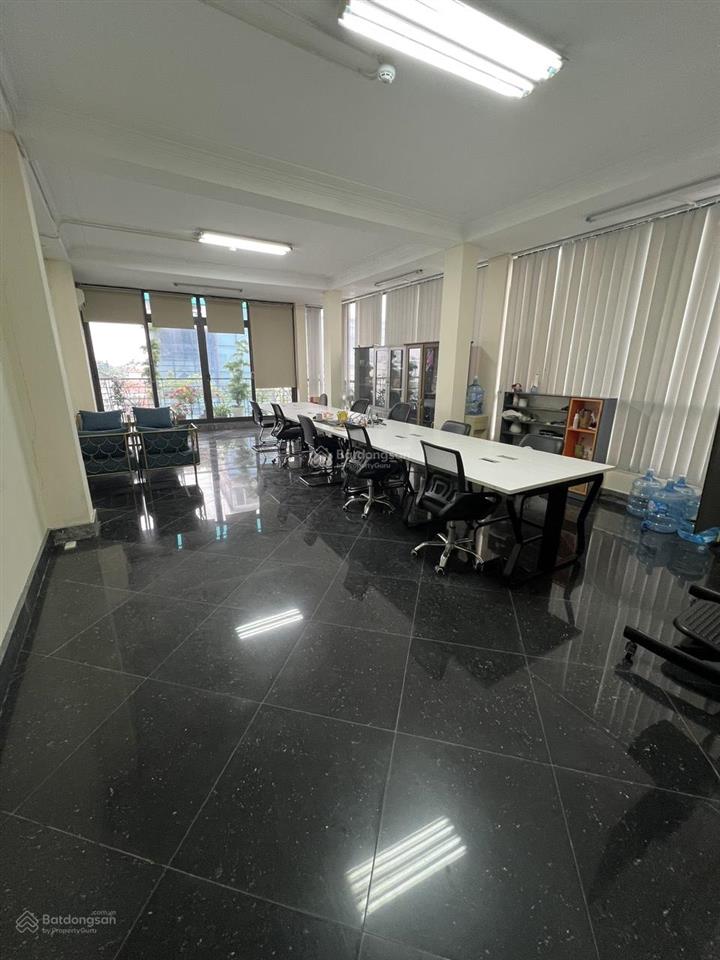 Cho thuê văn phòng 60m giá 13tr. phố trần xuân soạn. có chỗ để ô tô, xe máy. làm spa, gym, lớp học