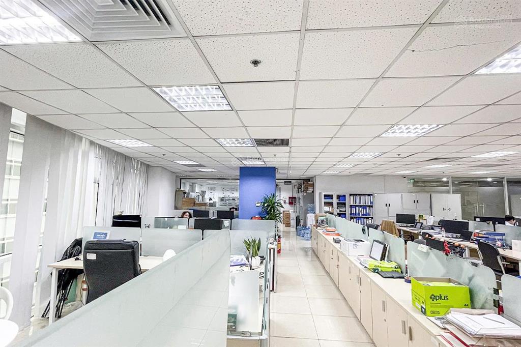 Cho thuê tầng lửng, như hình 150m 50tr quận hoàn kiếm (tầng 1, lối đi riêng).  0395 512 ***
