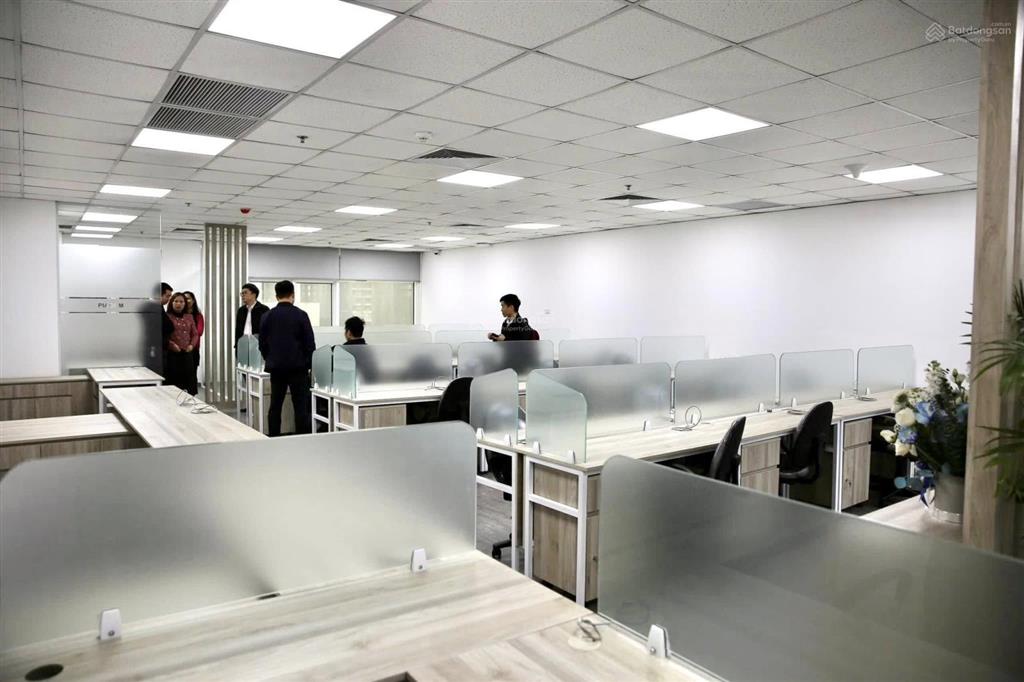 Cho thuê tầng lửng, như hình 150m 50tr quận hoàn kiếm (tầng 1, lối đi riêng).  0395 512 ***