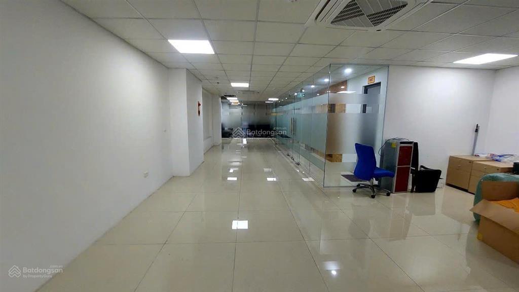 Cho thuê vp phố minh khai 120m 20tr. có xuất hóa hóa đơn thuế vat. hợp làm vp, spa, trung tâm ta