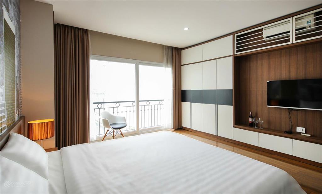 Cho thuê căn hộ 2pn giá 20tr trần hưng đạo, 2 có ban công, thang máy, tầng hầm để xe, full nội thất