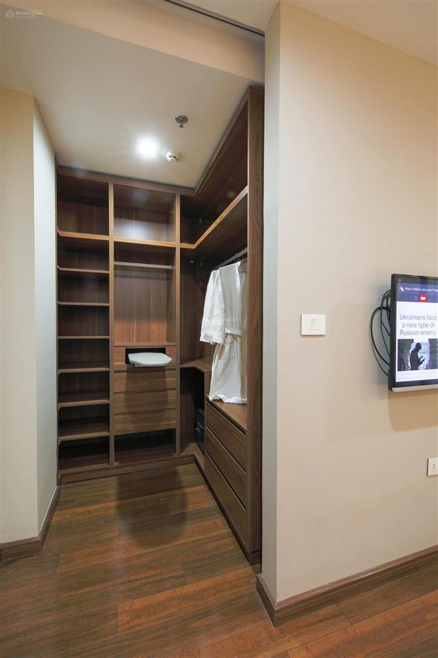 Cho thuê căn hộ 2pn giá 20tr trần hưng đạo, 2 có ban công, thang máy, tầng hầm để xe, full nội thất