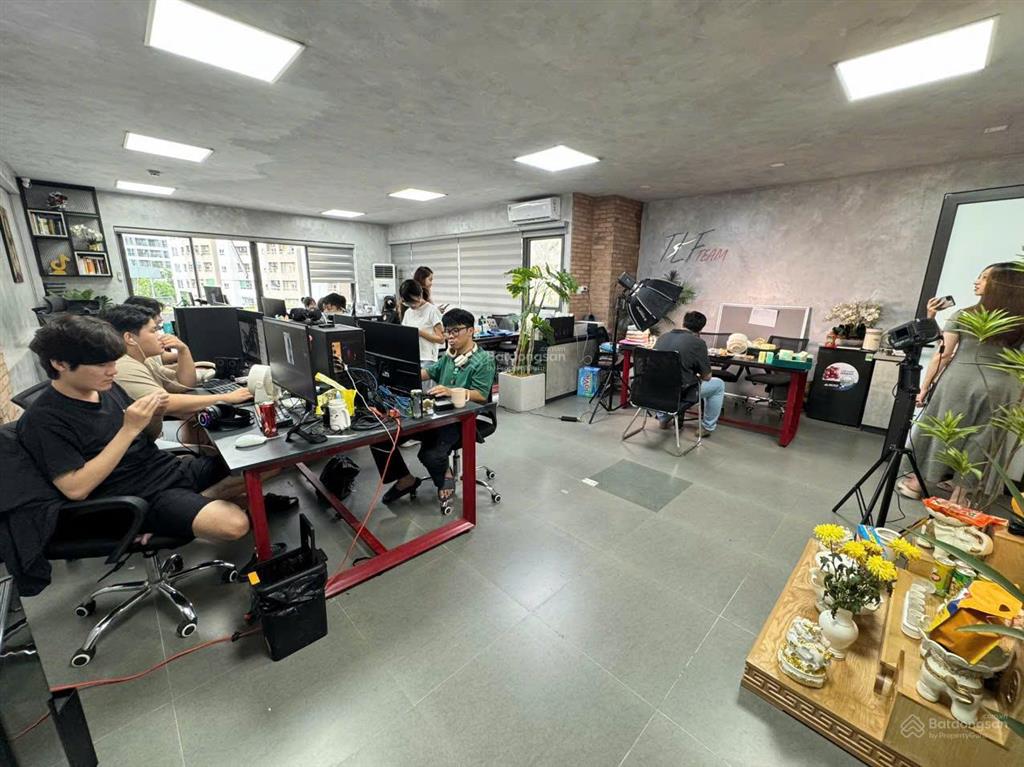 Cho thuê văn phòng, phòng khám, lớp học, spa, gym 110m giá 18 triệu. mặt phố minh khai, 0395 512 ***