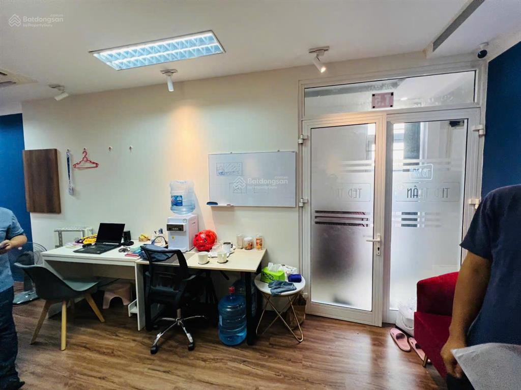 Cho thuê văn phòng, phòng khám, lớp học, spa, gym 110m giá 18 triệu. mặt phố minh khai, 0395 512 ***