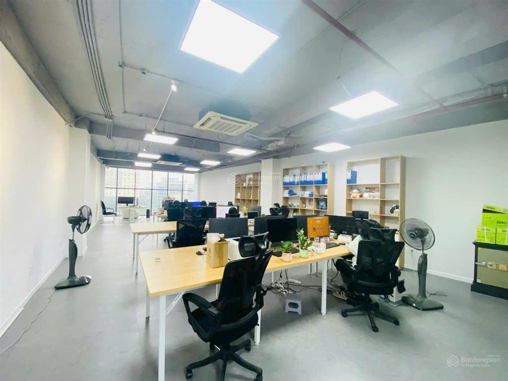 Cho thuê văn phòng, phòng khám, lớp học, spa, gym 110m giá 18 triệu. mặt phố minh khai, 0395 512 ***