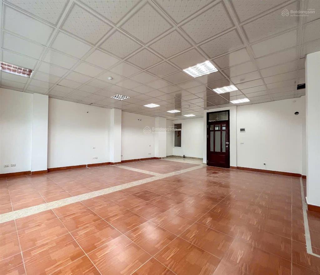 Cho thuê văn phòng, phòng khám, lớp học, spa, gym 110m giá 18 triệu. mặt phố minh khai, 0395 512 ***