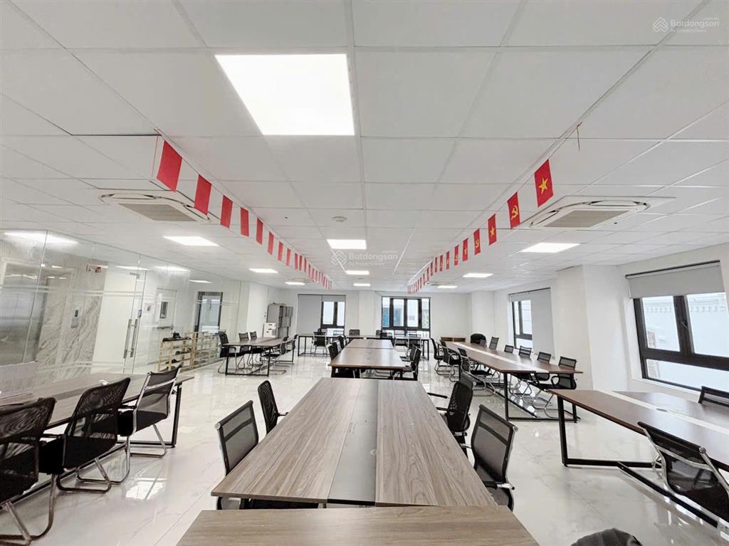 Cho thuê văn phòng, phòng khám, lớp học, spa, gym 110m giá 18 triệu. mặt phố minh khai, 0395 512 ***