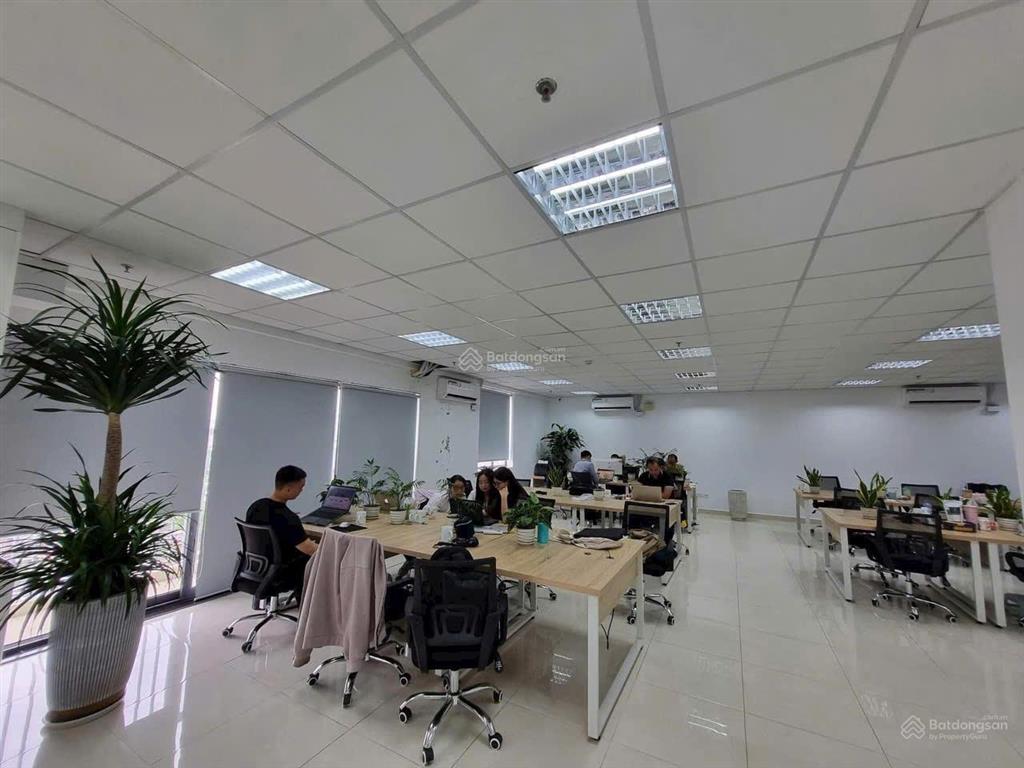 Cho thuê văn phòng, phòng khám, lớp học, spa, gym 110m giá 18 triệu. mặt phố minh khai, 0395 512 ***