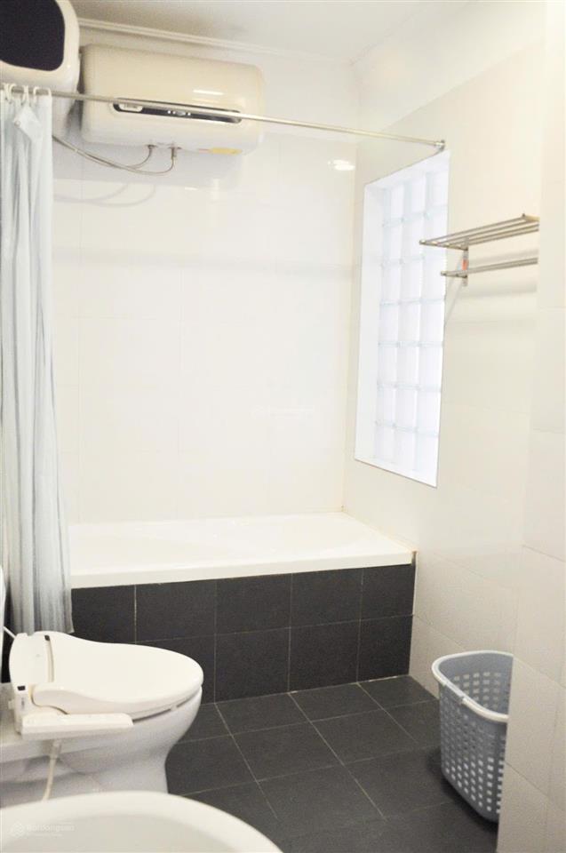 Cho thuê căn hộ 2pn đầy đủ nội thất cao cấp 120m giá 28tr. phố lò đúc.  0395 512 ***
