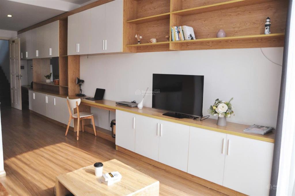 Cho thuê căn hộ 2pn đầy đủ nội thất cao cấp 120m giá 28tr. phố lò đúc.  0395 512 ***