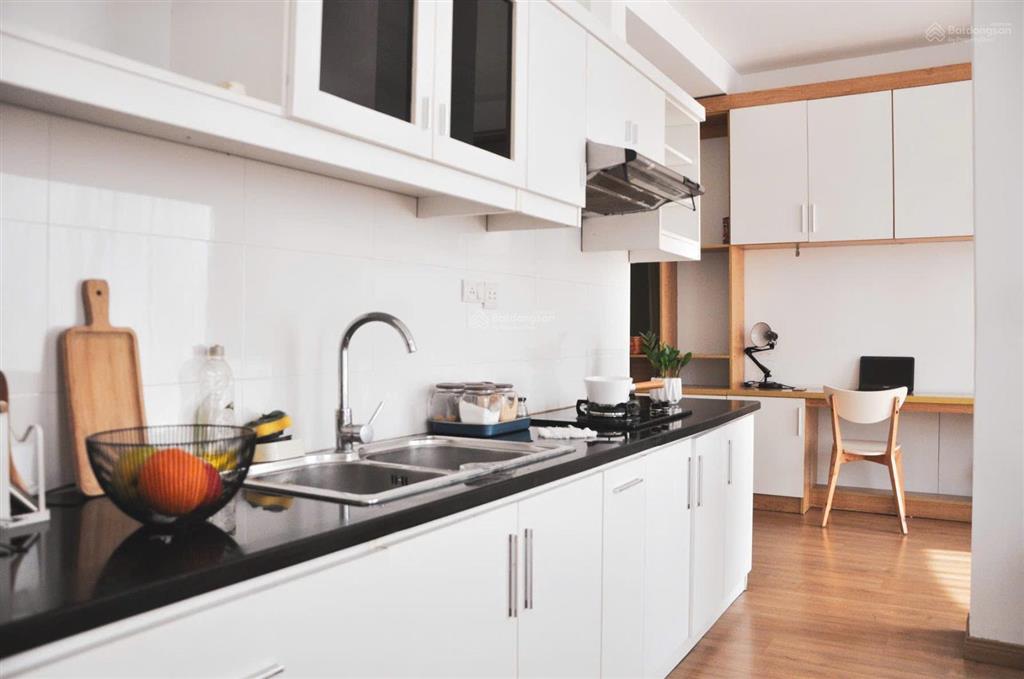 Cho thuê căn hộ 2pn đầy đủ nội thất cao cấp 120m giá 28tr. phố lò đúc.  0395 512 ***