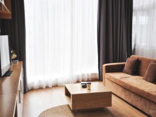 Cho thuê căn hộ 2pn đầy đủ nội thất cao cấp 120m giá 28tr. phố lò đúc.  0395 512 ***