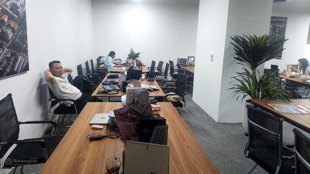 Cho thuê văn phòng 120m giá 25 triệu. phố bà triệu. tòa nhà văn phòng chuyên nghiệp, có thang máy