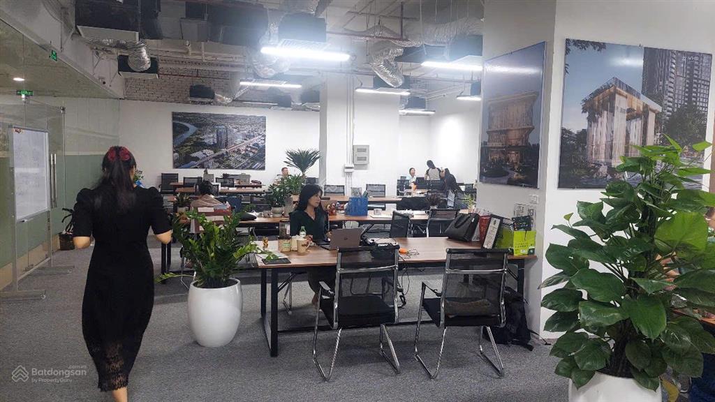 Cho thuê văn phòng 120m giá 25 triệu. phố bà triệu. tòa nhà văn phòng chuyên nghiệp, có thang máy