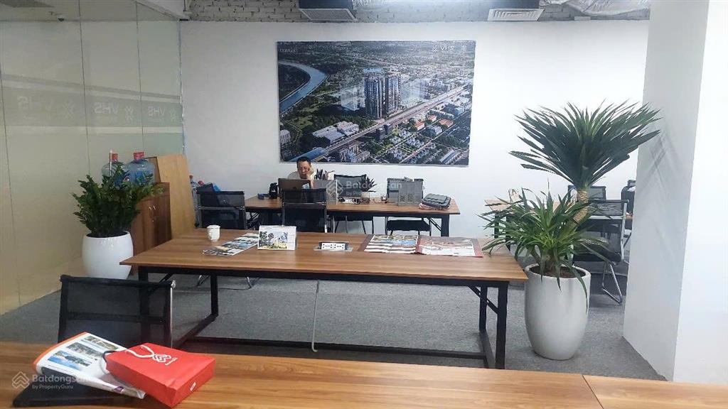 Cho thuê văn phòng 100m giá 18tr. đường minh khai. có chỗ để ô tô, xe máy. làm spa, gym, lớp học