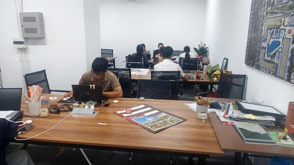 Cho thuê văn phòng 100m giá 18tr. đường minh khai. có chỗ để ô tô, xe máy. làm spa, gym, lớp học