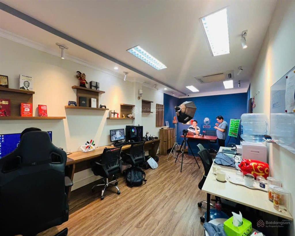Cho thuê văn phòng, spa, quần áo 50m 10tr. phố lò đúc.  0395 512 *** xuất được hóa đơn thuế vat