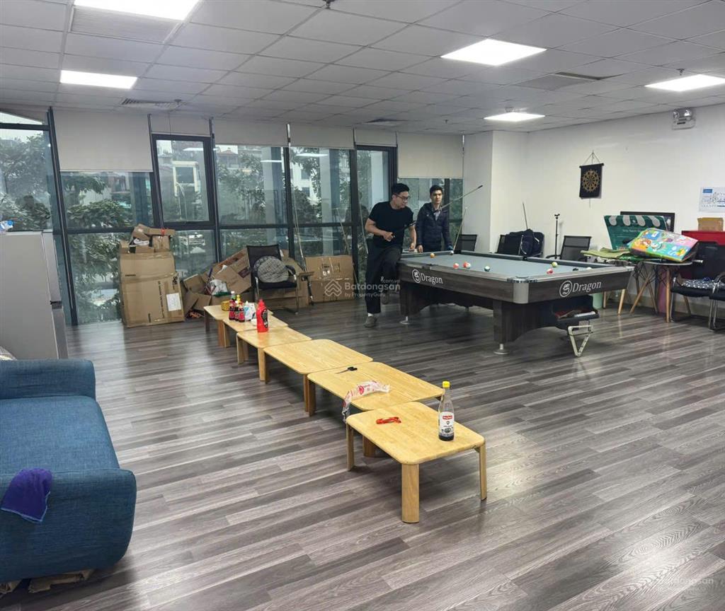 Cho thuê văn phòng, spa, quần áo 50m 10tr. phố lò đúc.  0395 512 *** xuất được hóa đơn thuế vat