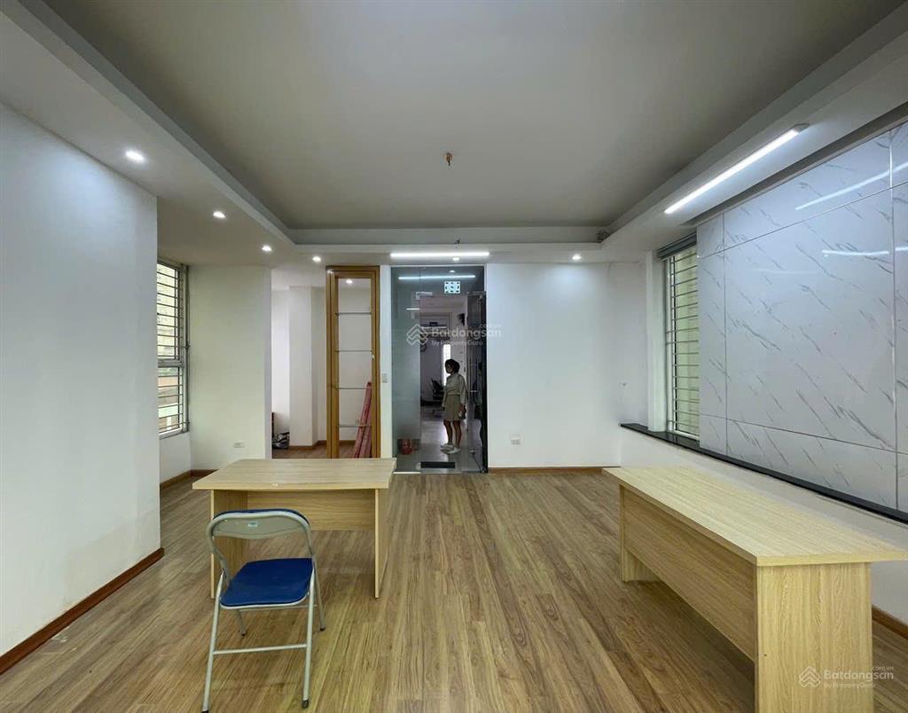 Cho thuê văn phòng, lớp học, gym, spa, phòng khám 120m2 giá 16tr. phố trường chinh.  0395 512 ***