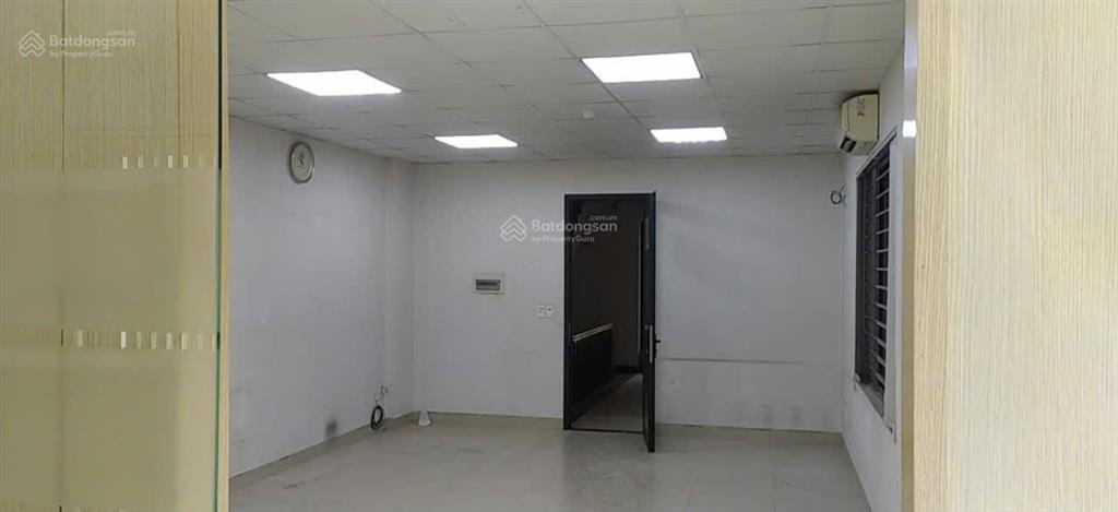 Cho thuê văn phòng, lớp học, gym, spa, phòng khám 120m2 giá 16tr. phố trường chinh.  0395 512 ***