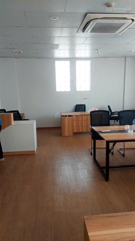 Cho thuê văn phòng, startup, spa, vẽ, gội đầu 25m² giá 5tr. phố bùi thị xuân.  0395 512 ***