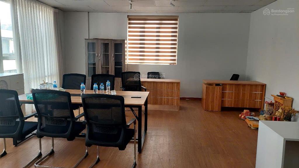 Cho thuê văn phòng, startup, spa, vẽ, gội đầu 25m² giá 5tr. phố bùi thị xuân.  0395 512 ***