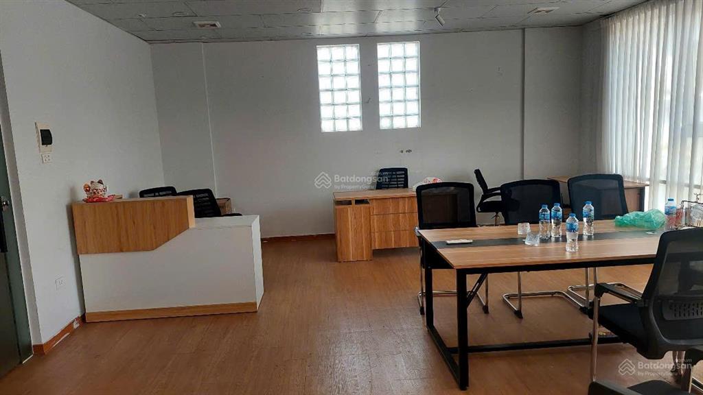 Cho thuê văn phòng, startup, spa, vẽ, gội đầu 25m² giá 5tr. phố bùi thị xuân.  0395 512 ***