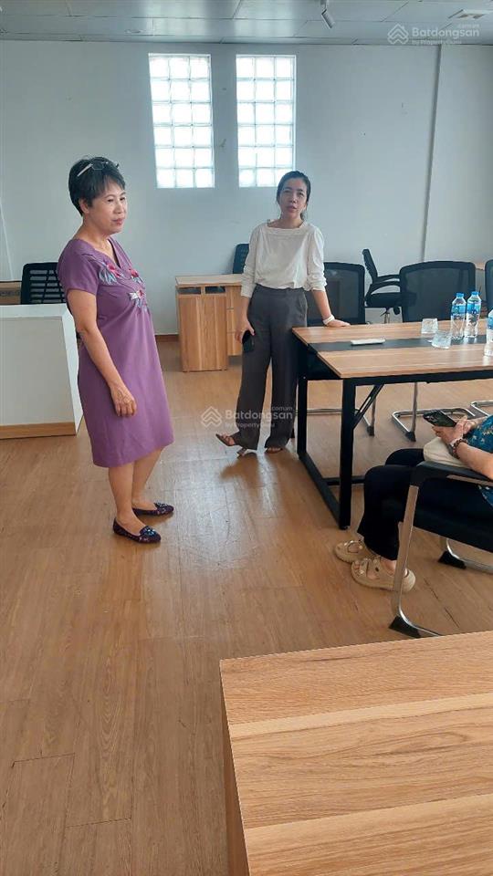 Cho thuê văn phòng, startup, spa, vẽ, gội đầu 25m² giá 5tr. phố bùi thị xuân.  0395 512 ***