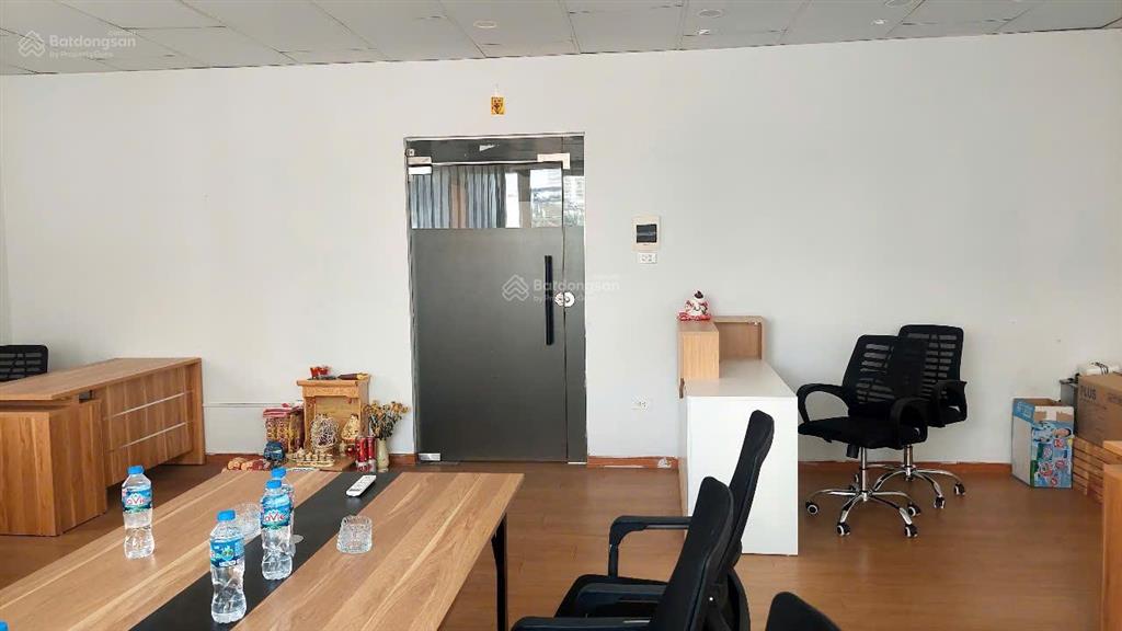 Cho thuê văn phòng, startup, spa, vẽ, gội đầu 25m² giá 5tr. phố bùi thị xuân.  0395 512 ***
