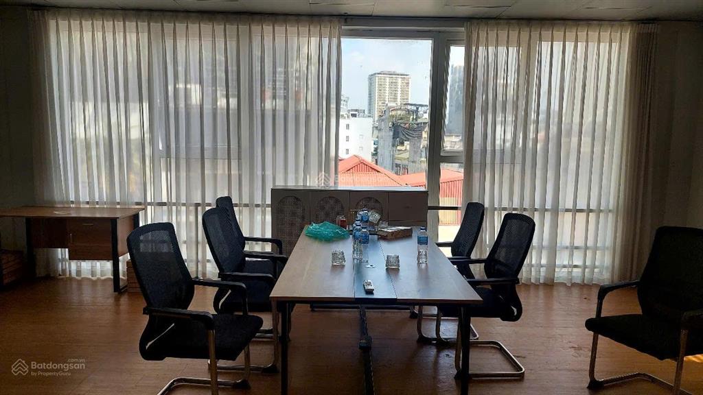 Cho thuê văn phòng, startup, spa, vẽ, gội đầu 25m² giá 5tr. phố bùi thị xuân.  0395 512 ***