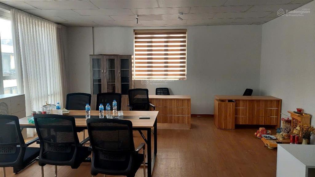 Cho thuê văn phòng, startup, spa, vẽ, gội đầu 25m² giá 5tr. phố bùi thị xuân.  0395 512 ***