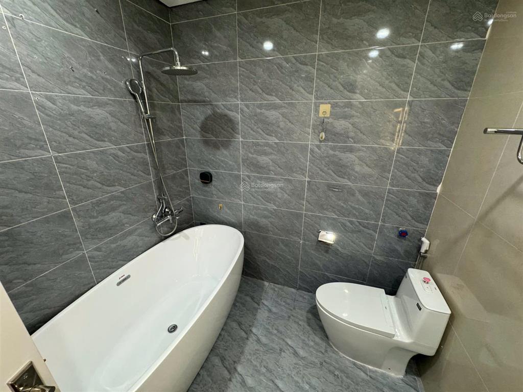 Cho thuê căn hộ 2 phòng ngủ đầy đủ nội thất cao cấp 90m 18tr phố mai hắc đế.  0395 512 ***