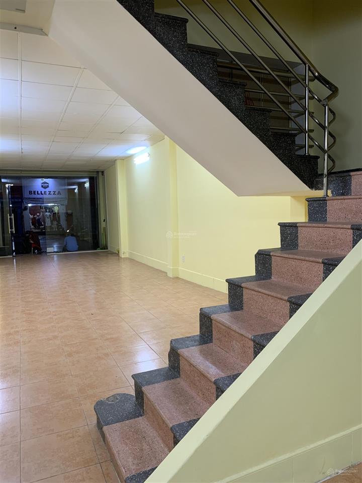Cho thuê nhà mặt tiềnnguyên căn ông ích khiêm, quận 11 (cũ), gần đần sen, nhà 3 tầng btct  4 x 17m