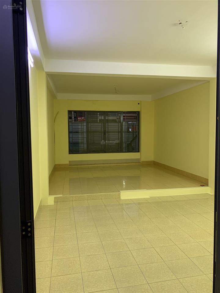 Cho thuê nhà mặt tiềnnguyên căn ông ích khiêm, quận 11 (cũ), gần đần sen, nhà 3 tầng btct  4 x 17m