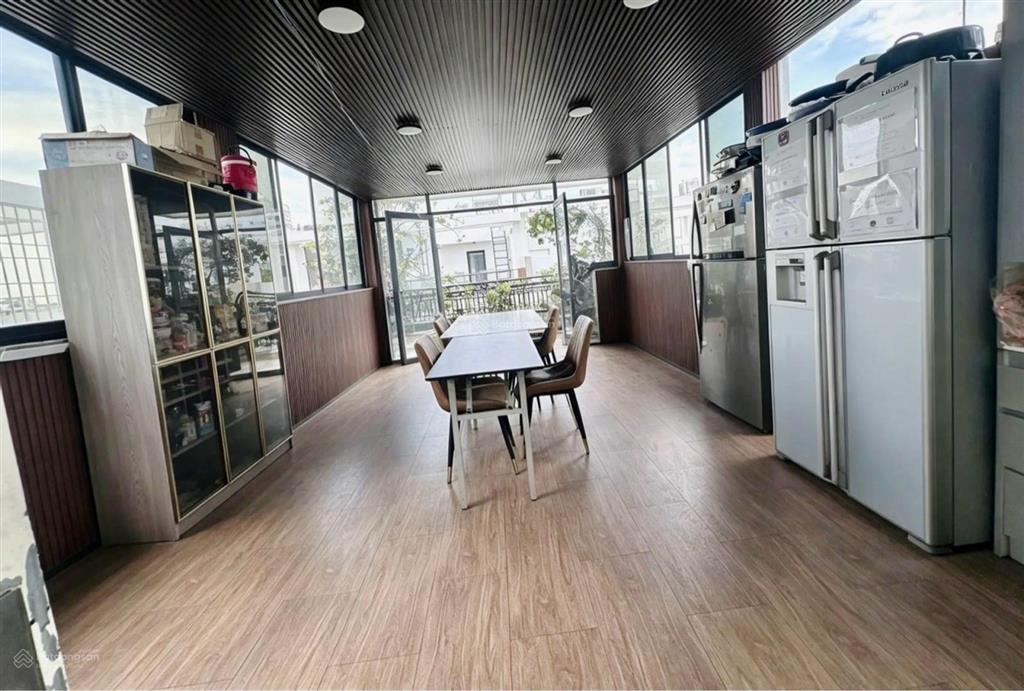 Bán nhà lạc long quân, quận 11, 6 tầng, 4.7 x 11m, đường nhựa 8m
