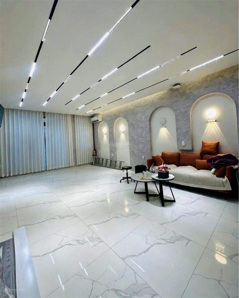 Bán nhà lạc long quân, quận 11, 6 tầng, 4.7 x 11m, đường nhựa 8m