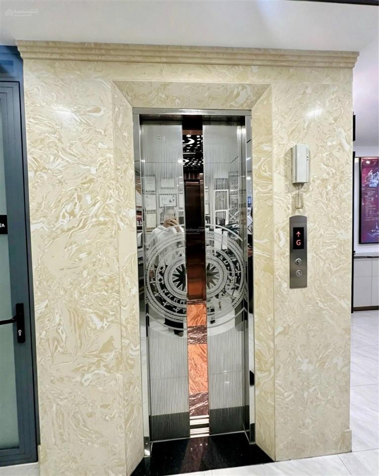Bán nhà lạc long quân, quận 11, 6 tầng, 4.7 x 11m, đường nhựa 8m