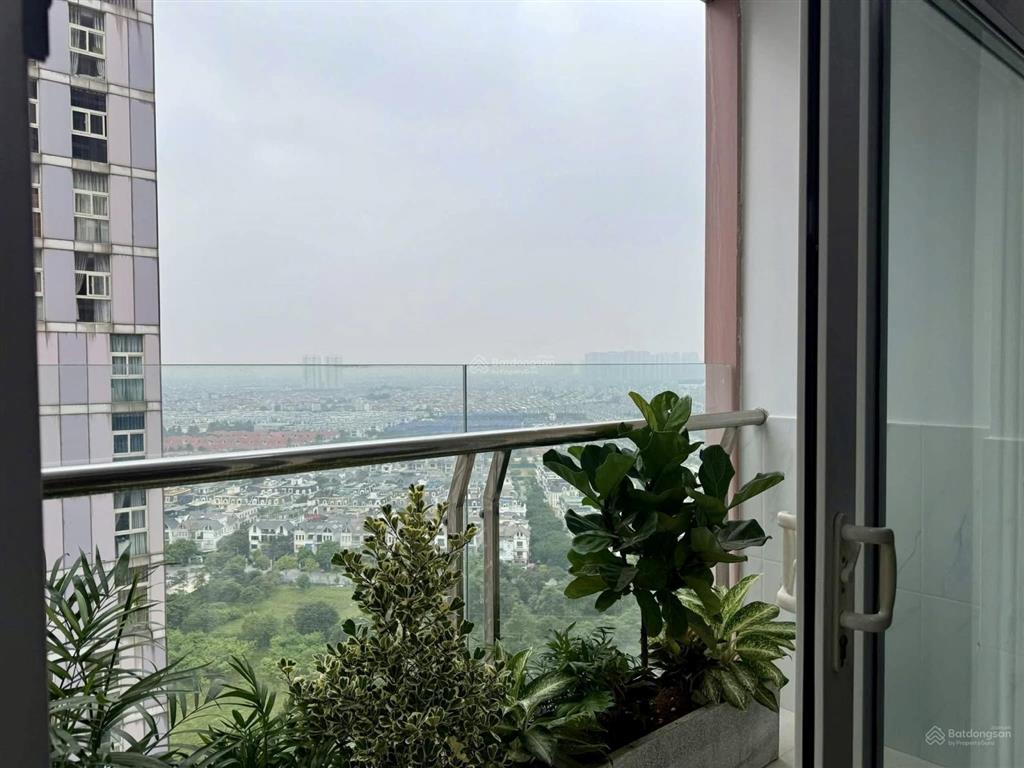 Cần bán căn góc 3 ngủ tầng trung usilk city văn khê