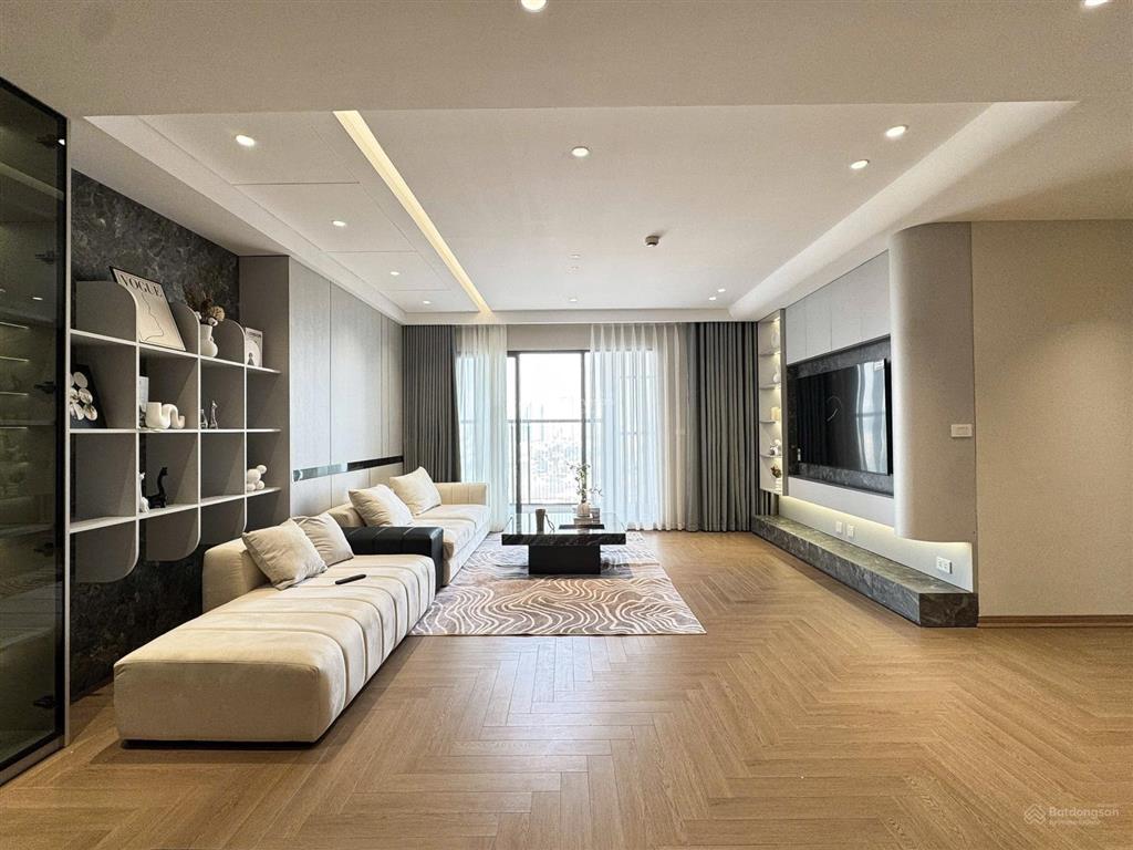Cần bán căn góc 4 phòng ngủ 142,8m2 tầng trung full nội thất tòa hpc 105 tố hữu
