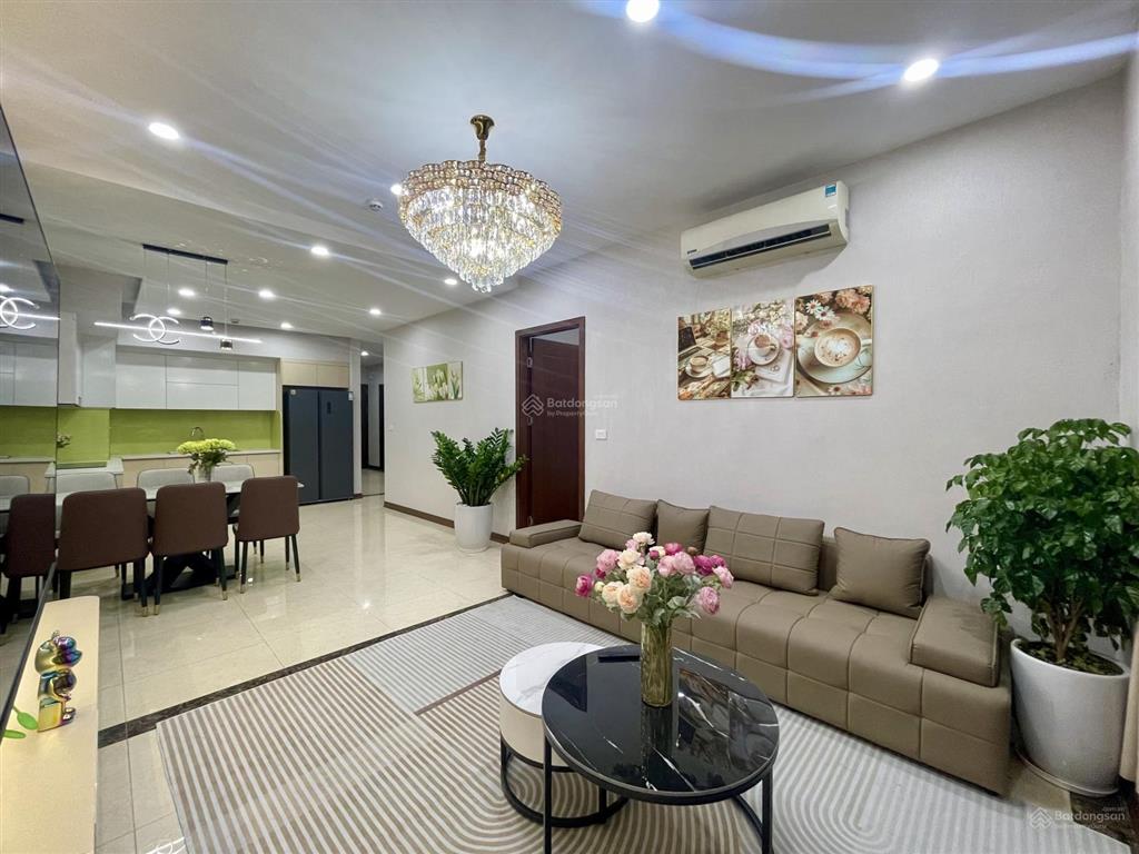 Gia đình cần bán căn 3 ngủ tầng trung full nội thất đẹp, giá cực tốt