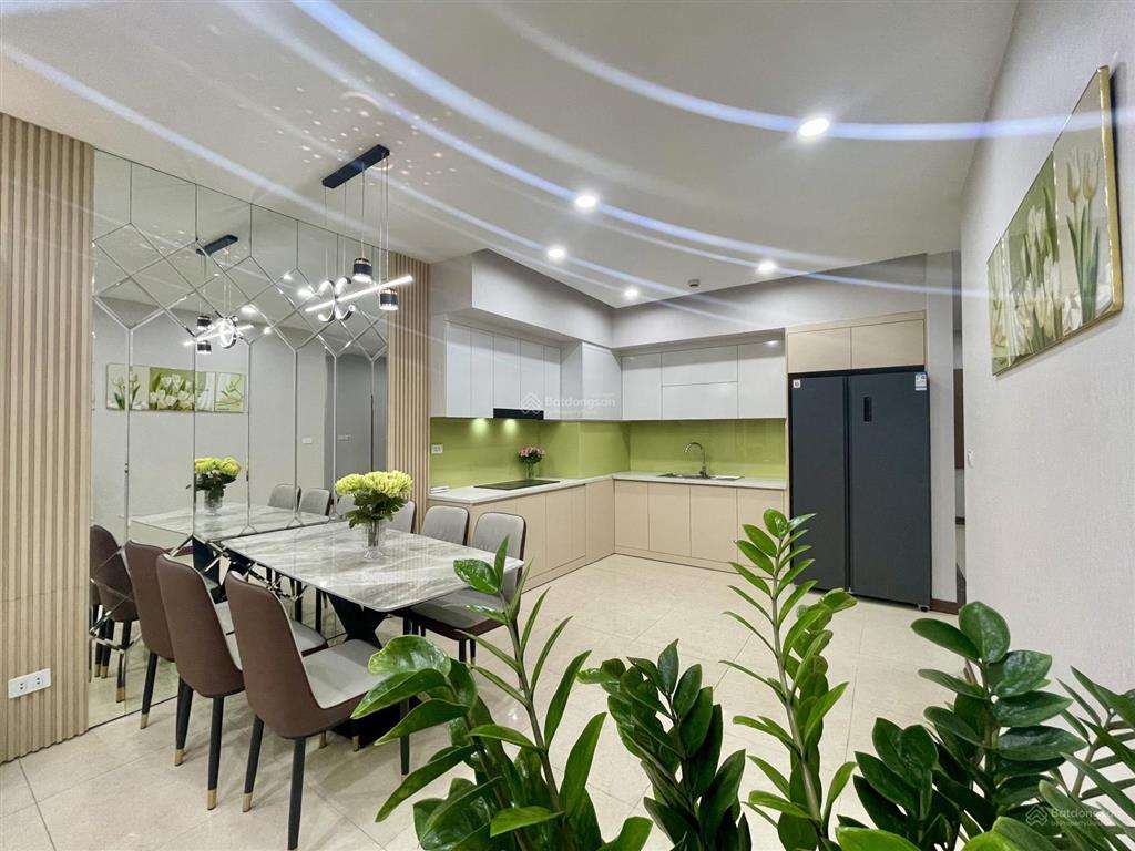 Gia đình cần bán căn 3 ngủ tầng trung full nội thất đẹp, giá cực tốt