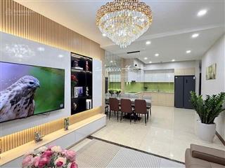 Gia đình cần bán căn 3 ngủ tầng trung full nội thất đẹp, giá cực tốt